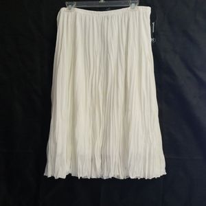 NWT White flowy skirt